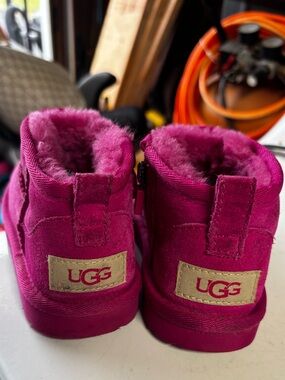 UGG Kids Mini Boot in Fuchsia Pink